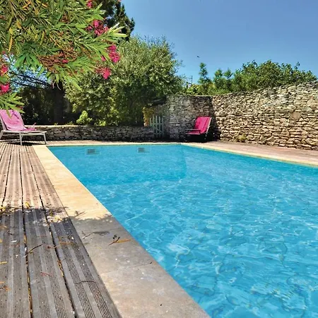 2 Bedroom Beautiful In Σπίτι διακοπών *