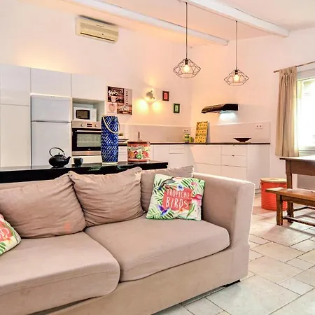 2 Bedroom Beautiful In Tavel
