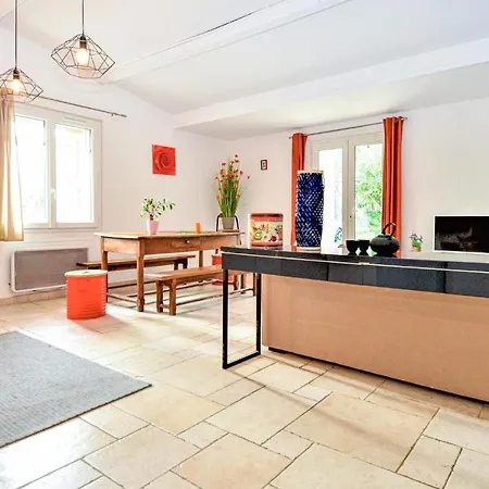 2 Bedroom Beautiful In Casa vacanze