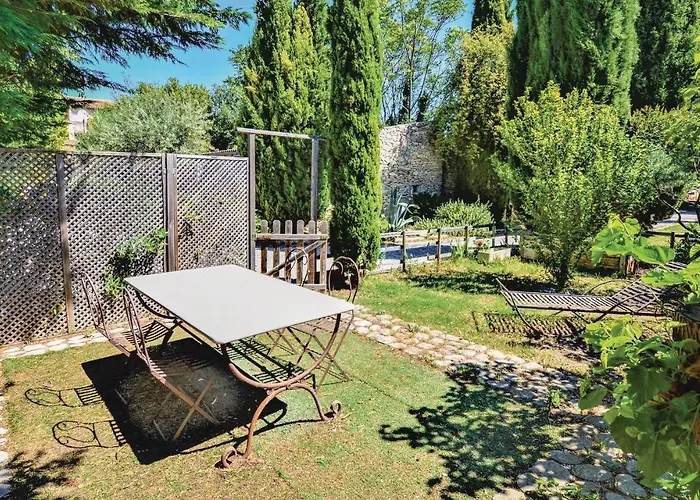 2 Bedroom Beautiful In Nyaraló Tavel