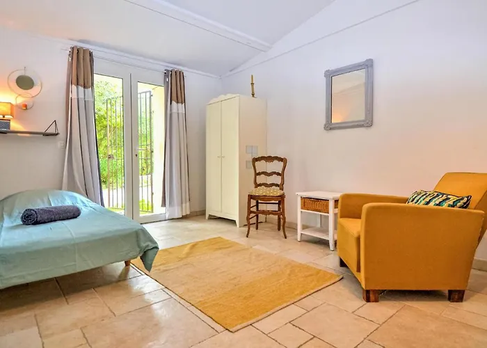 2 Bedroom Beautiful In Nyaraló Tavel